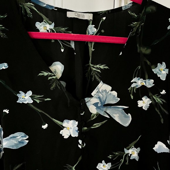 black floral flowy blouse - Picture 6 of 10